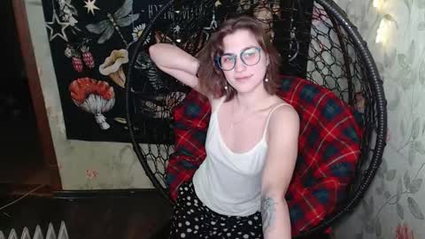 Snapshot of greenwitch9 chatting on 02-12-26, 11:16 Lina online show from 02-12-26, 11:16