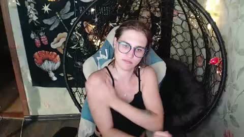 Snapshot of greenwitch9 chatting on 07-26-26, 01:07 Lina online show from 07-26-26, 01:07