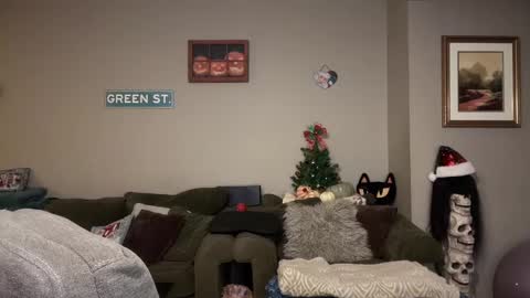 Snapshot of greenxxxqueen chatting on 12-15-24, 09:03 SexQueen Nikki online show from 12-15-24, 09:03