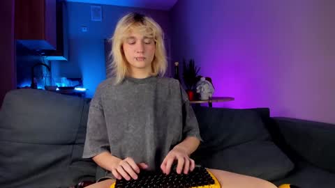 Snapshot of gregory_byyrd chatting on 12-27-24, 11:21 Greg-independent model online show from 12-27-24, 11:21