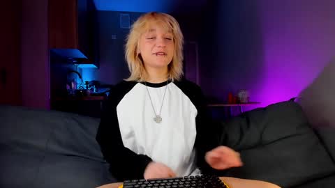 Snapshot of gregory_byyrd chatting on 01-10-25, 05:26 Greg-independent model online show from 01-10-25, 05:26