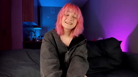 Snapshot of gregory_byyrd chatting on 01-16-25, 02:30 Greg-independent model online show from 01-16-25, 02:30