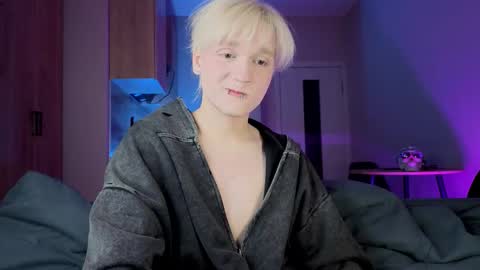 Snapshot of gregory_byyrd chatting on 09-17-25, 09:49 Greg-independent model online show from 09-17-25, 09:49