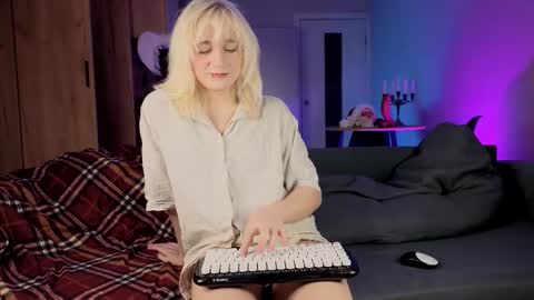 Snapshot of gregory_byyrd chatting on 12-13-25, 10:04 Greg-independent model online show from 12-13-25, 10:04