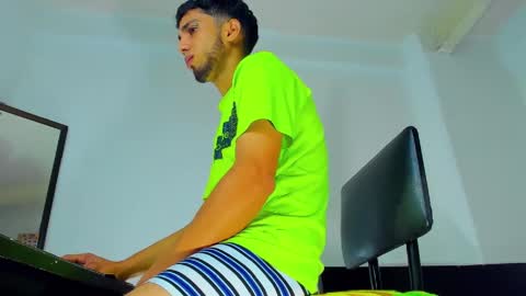 Snapshot of gregory_hardxx chatting on 01-06-25, 04:02 GREGORY online show from 01-06-25, 04:02
