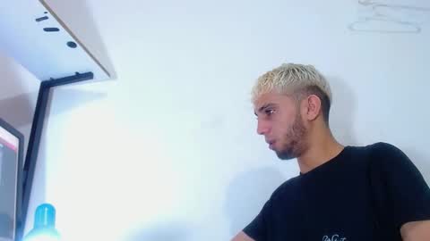 Snapshot of gregory_hardxx chatting on 09-22-25, 11:18 GREGORY online show from 09-22-25, 11:18