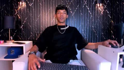 Snapshot of gregory_sforza chatting on 12-17-25, 06:36 GregorySforza online show from 12-17-25, 06:36