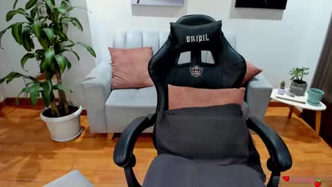 Snapshot of greta_miss chatting on 01-30-25, 02:27 Emmy online show from 01-30-25, 02:27