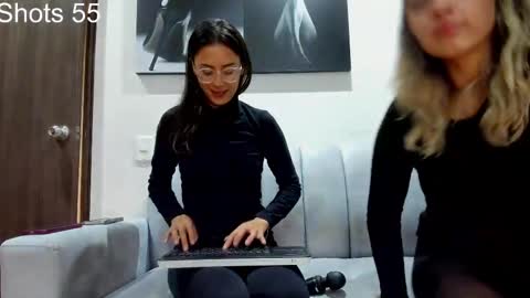 Snapshot of greta_miss chatting on 03-01-25, 06:35 Emmy online show from 03-01-25, 06:35