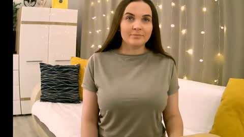 Snapshot of gretagrant chatting on 10-27-25, 02:59 GretaGrant online show from 10-27-25, 02:59