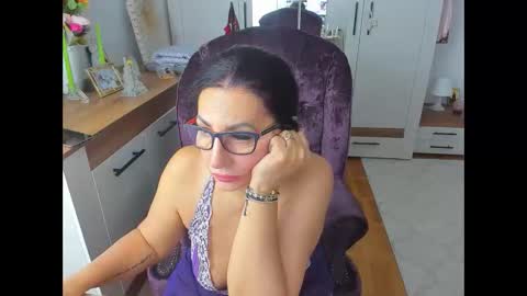 Snapshot of gretamilf chatting on 10-27-25, 07:34 GretaMilf online show from 10-27-25, 07:34