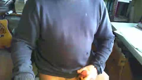 Snapshot of greyhounddog chatting on 01-17-26, 12:43 greyhounddog online show from 01-17-26, 12:43