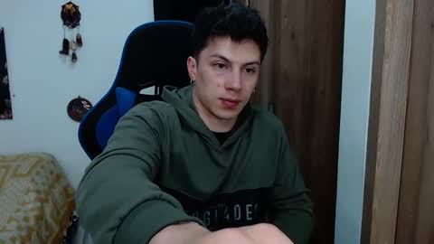 Snapshot of griego01 chatting on 01-05-25, 03:32 griego01 online show from 01-05-25, 03:32