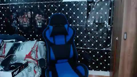 Snapshot of griego01 chatting on 01-10-26, 12:12 griego01 online show from 01-10-26, 12:12