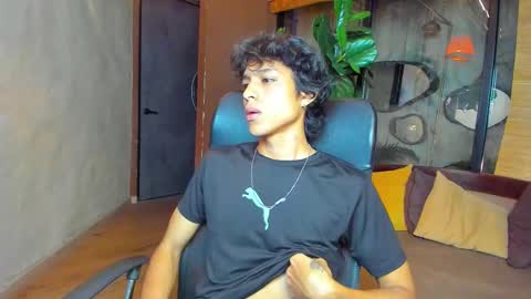 griffindaxz18 online show from 12-03-25, 10:41