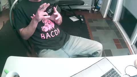 Snapshot of grizzley84 chatting on 01-19-25, 05:15 grizzly84 online show from 01-19-25, 05:15