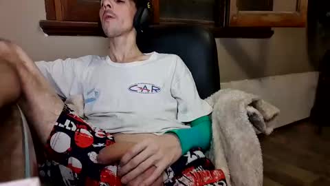 Snapshot of grod6999 chatting on 02-07-25, 01:36 grod6999 online show from 02-07-25, 01:36