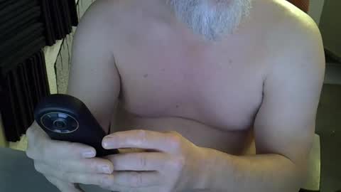 Snapshot of grooce_sub chatting on 06-15-26, 01:35 Grooce online show from 06-15-26, 01:35