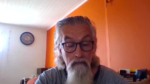 Snapshot of grybear60 chatting on 09-28-25, 08:52 Grybear online show from 09-28-25, 08:52