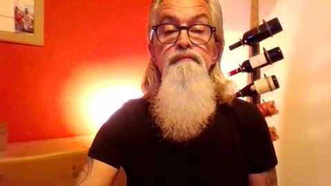 Snapshot of grybear60 chatting on 11-24-25, 07:19 Grybear online show from 11-24-25, 07:19