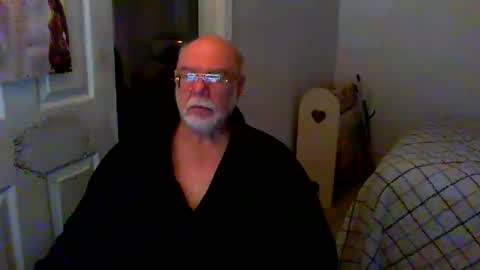 Snapshot of gtnolder60 chatting on 12-08-24, 12:52 Gary online show from 12-08-24, 12:52