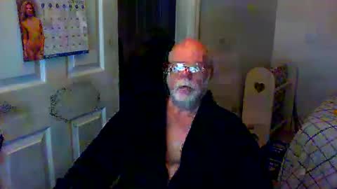 Snapshot of gtnolder60 chatting on 01-04-25, 03:50 Gary online show from 01-04-25, 03:50