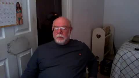 Snapshot of gtnolder60 chatting on 02-08-25, 08:10 Gary online show from 02-08-25, 08:10