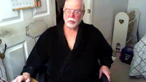Snapshot of gtnolder60 chatting on 02-11-25, 12:27 Gary online show from 02-11-25, 12:27