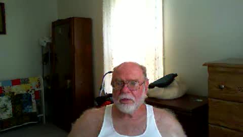 Snapshot of gtnolder60 chatting on 09-26-25, 02:32 Gary online show from 09-26-25, 02:32