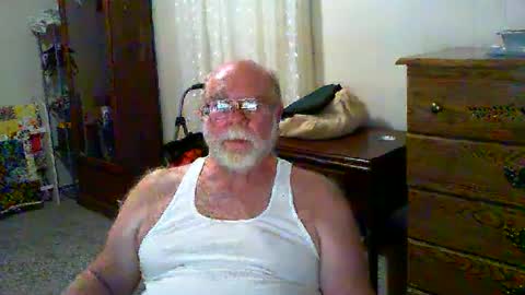 Snapshot of gtnolder60 chatting on 09-27-25, 02:38 Gary online show from 09-27-25, 02:38