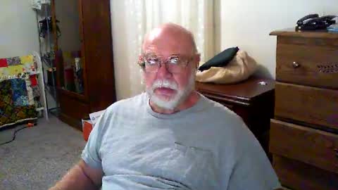 Snapshot of gtnolder60 chatting on 10-04-25, 10:46 Gary online show from 10-04-25, 10:46