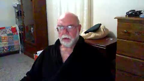 Snapshot of gtnolder60 chatting on 10-11-25, 11:09 Gary online show from 10-11-25, 11:09