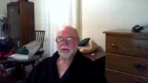 Snapshot of gtnolder60 chatting on 10-18-25, 11:33 Gary online show from 10-18-25, 11:33