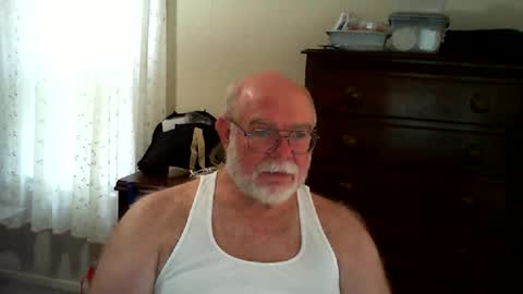Snapshot of gtnolder60 chatting on 05-06-26, 01:49 Gary online show from 05-06-26, 01:49