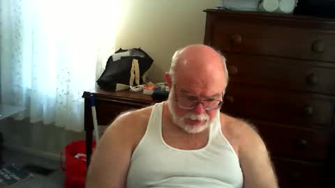 Snapshot of gtnolder60 chatting on 05-08-26, 01:38 Gary online show from 05-08-26, 01:38