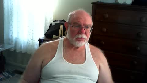 Snapshot of gtnolder60 chatting on 05-11-26, 01:28 Gary online show from 05-11-26, 01:28