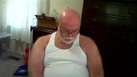 Snapshot of gtnolder60 chatting on 07-04-26, 12:28 Gary online show from 07-04-26, 12:28