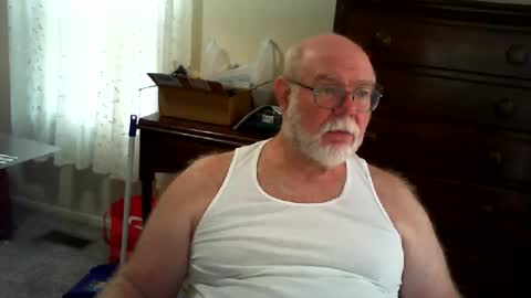 Snapshot of gtnolder60 chatting on 07-11-26, 12:08 Gary online show from 07-11-26, 12:08
