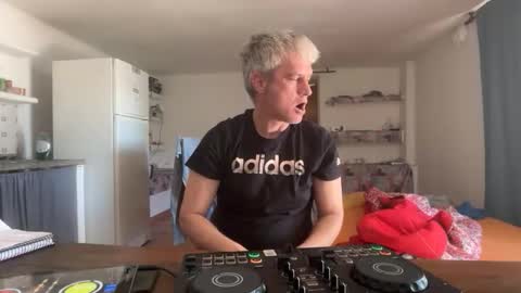 Snapshot of guardiannif_ chatting on 02-25-26, 12:04 guardiannif_ online show from 02-25-26, 12:04