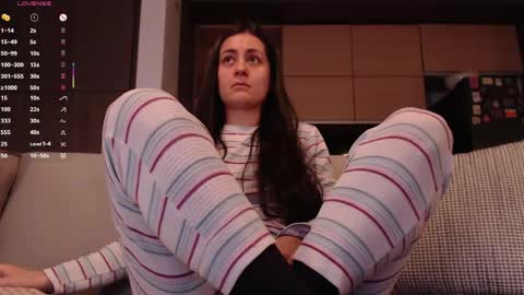 Snapshot of guccipussy1 chatting on 05-22-26, 01:35 Elena online show from 05-22-26, 01:35