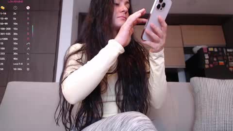 Snapshot of guccipussy1 chatting on 05-25-26, 06:36 Elena online show from 05-25-26, 06:36