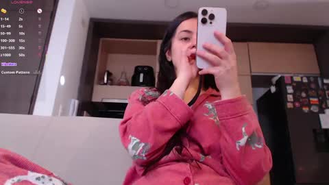 Snapshot of guccipussy1 chatting on 06-01-26, 04:31 Elena online show from 06-01-26, 04:31