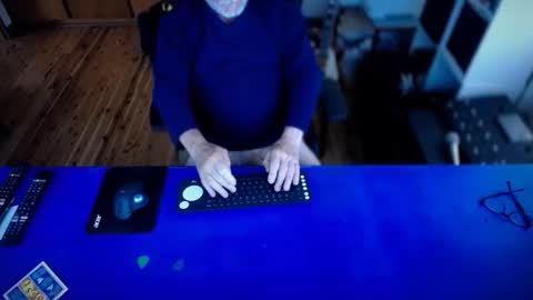 Snapshot of guesswhatigot2 chatting on 02-15-26, 01:35 guesswhatigot2 online show from 02-15-26, 01:35