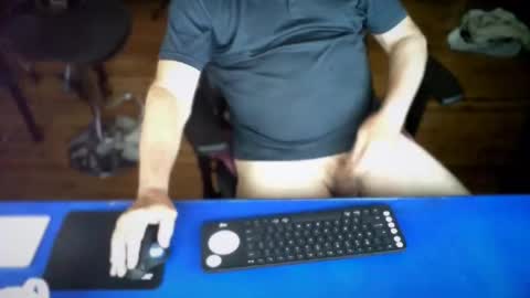 Snapshot of guesswhatigot2 chatting on 03-06-26, 10:23 guesswhatigot2 online show from 03-06-26, 10:23