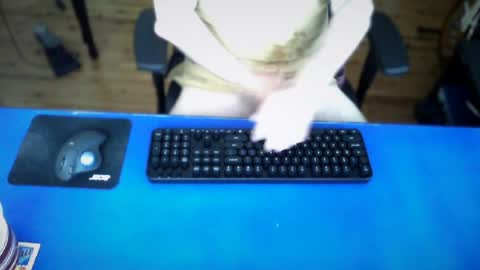 guesswhatigot2 online show from 07-18-26, 06:06