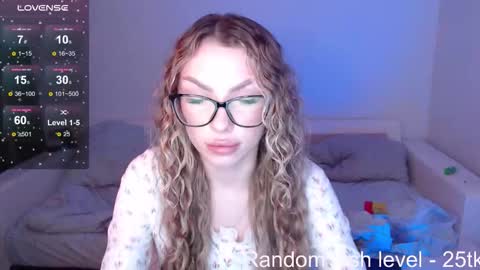 Snapshot of guilty_pleasureee chatting on 12-22-25, 09:01 Marta online show from 12-22-25, 09:01