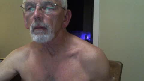 Snapshot of gulfcoast1952 chatting on 12-21-24, 11:45 Roy online show from 12-21-24, 11:45