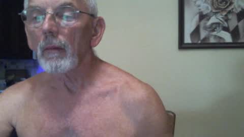 Snapshot of gulfcoast1952 chatting on 12-22-24, 10:25 Roy online show from 12-22-24, 10:25