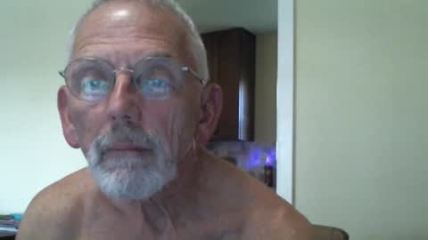 Snapshot of gulfcoast1952 chatting on 01-07-25, 09:14 Roy online show from 01-07-25, 09:14