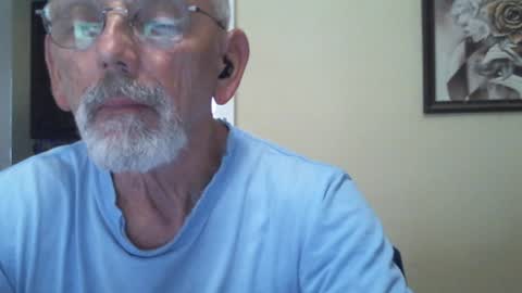 Snapshot of gulfcoast1952 chatting on 01-18-25, 02:44 Roy online show from 01-18-25, 02:44